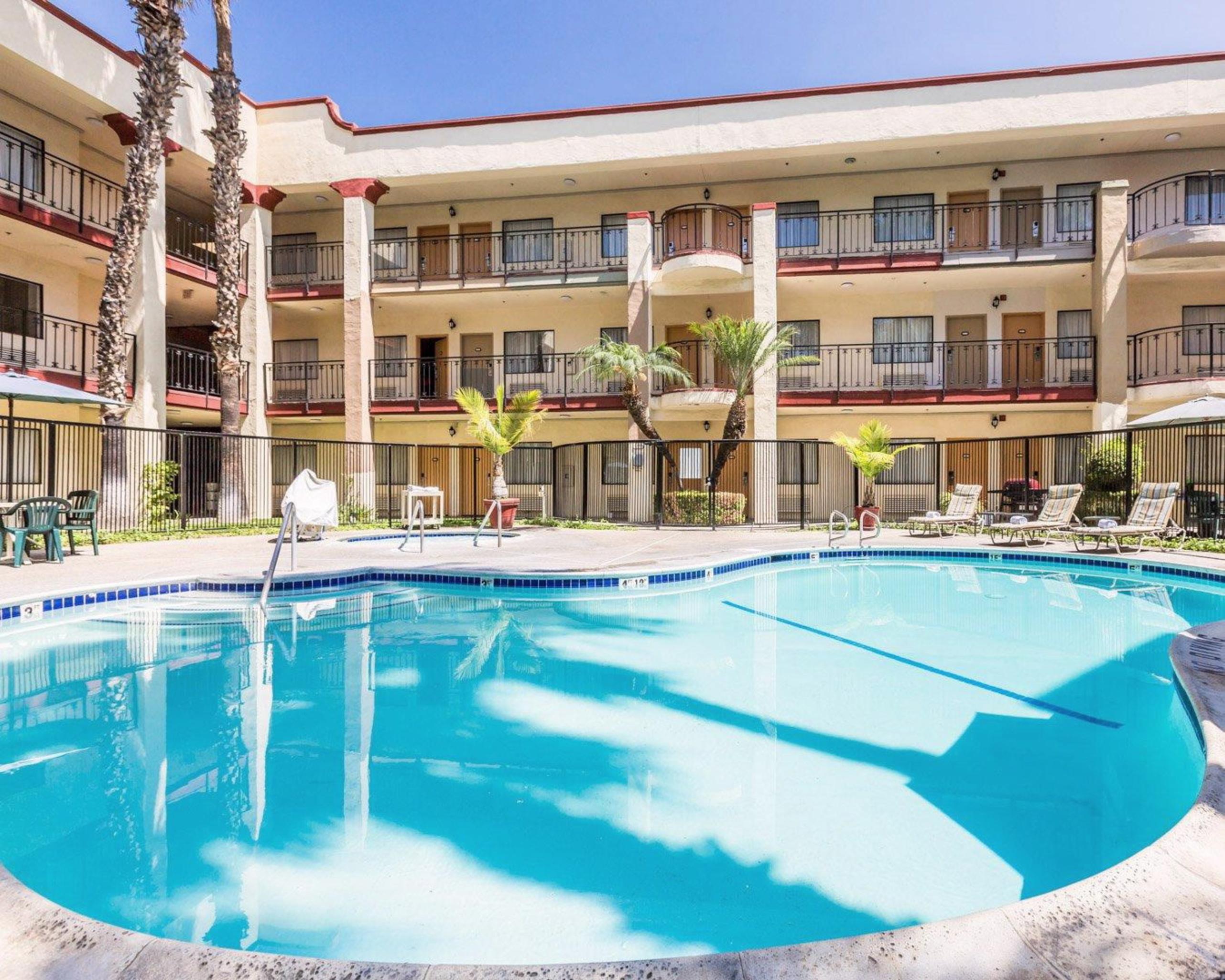 Comfort Inn & Suites Orange County John Wayne Airport Santa Ana Buitenkant foto