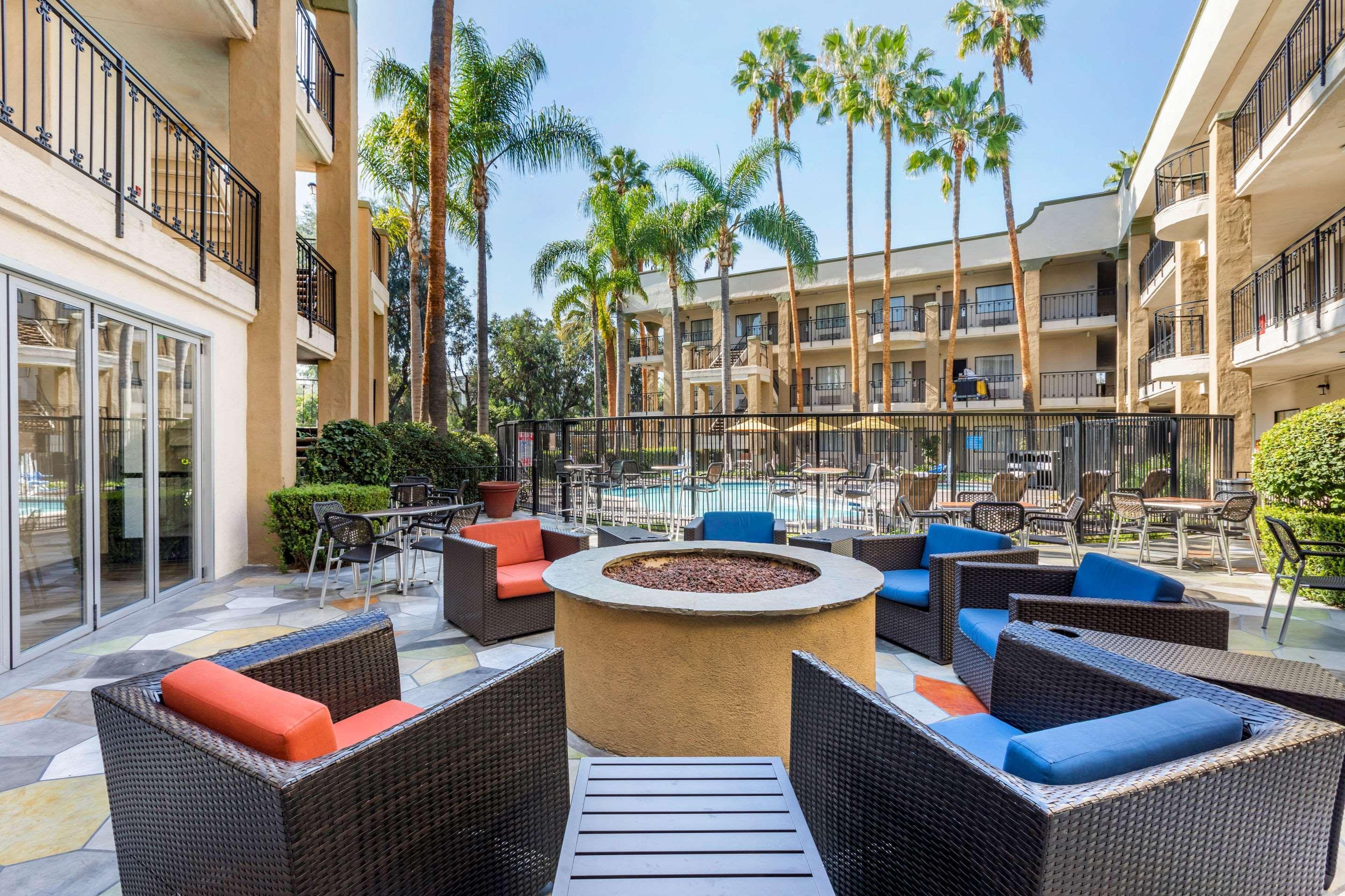 Comfort Inn & Suites Orange County John Wayne Airport Santa Ana Buitenkant foto