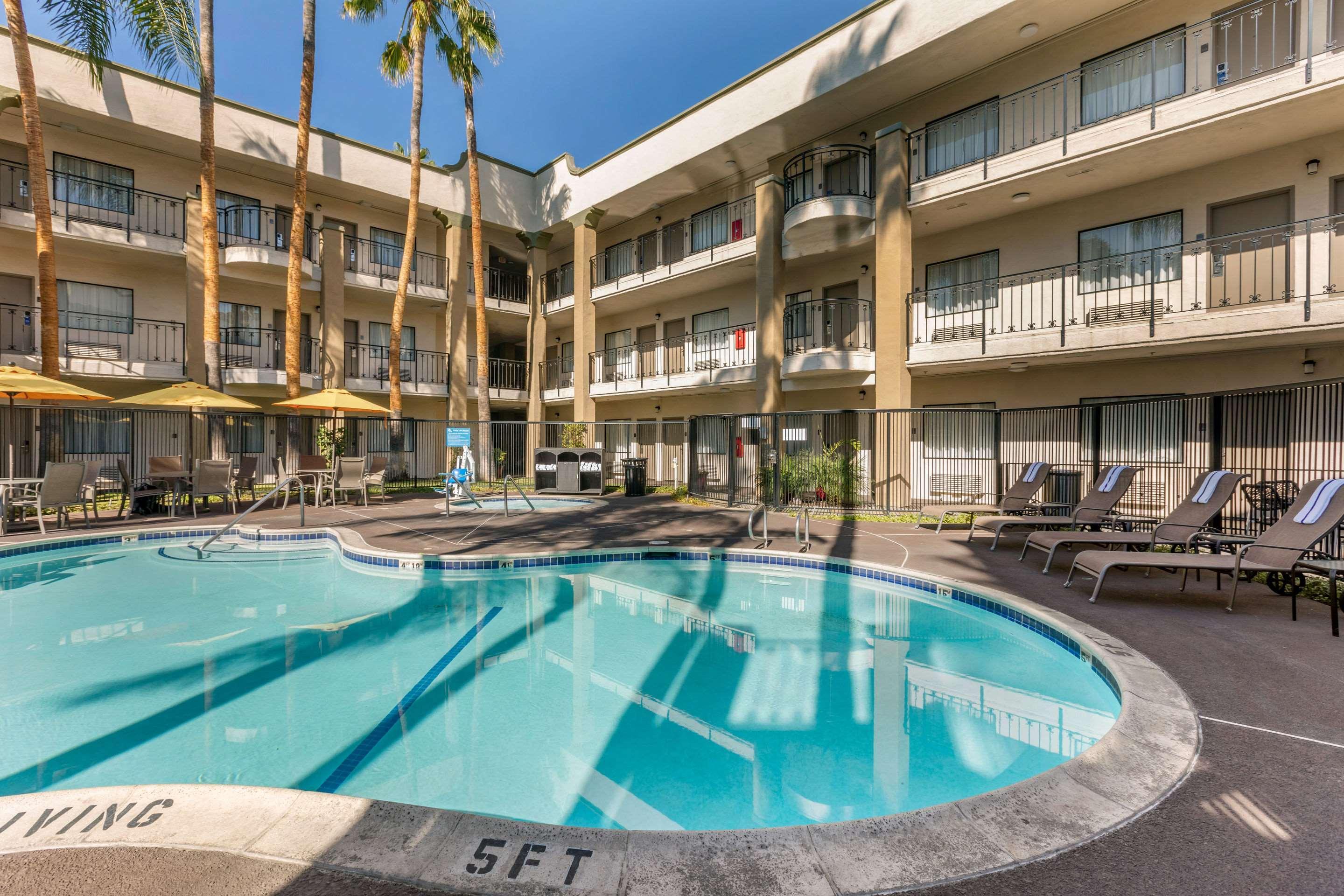 Comfort Inn & Suites Orange County John Wayne Airport Santa Ana Buitenkant foto