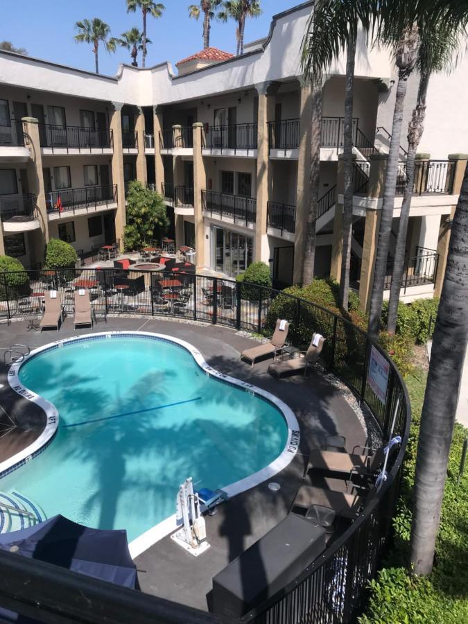 Comfort Inn & Suites Orange County John Wayne Airport Santa Ana Buitenkant foto