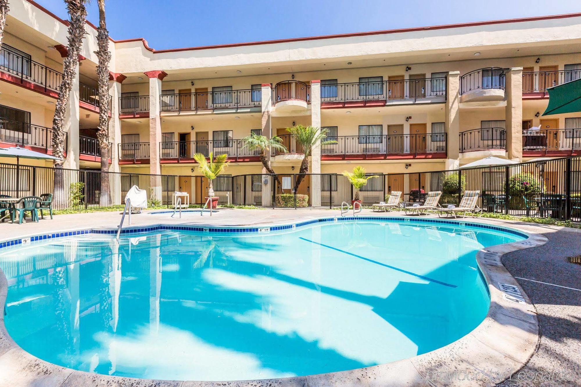 Comfort Inn & Suites Orange County John Wayne Airport Santa Ana Buitenkant foto